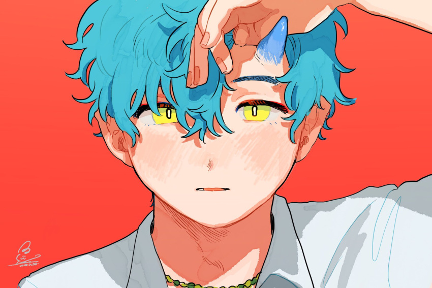 1boy blue_horns collared_shirt hair_between_eyes hand_up highres horns looking_at_viewer male_focus original parted_lips portrait red_background ruu_wan_mm shadow shirt signature simple_background single_horn solo white_shirt yellow_eyes