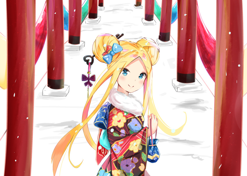 1girl abigail_williams_(fate) absurdres bangs blonde_hair blue_bow blue_eyes blush bow closed_mouth commentary_request double_bun eyebrows_visible_through_hair fate/grand_order fate_(series) floral_print forehead fur_collar hair_bow hair_ornament happy_new_year highres holding japanese_clothes key_hair_ornament kimono long_sleeves multiple_torii new_year parted_bangs print_kimono red_bow sidelocks smile snow solo wide_sleeves yukaa