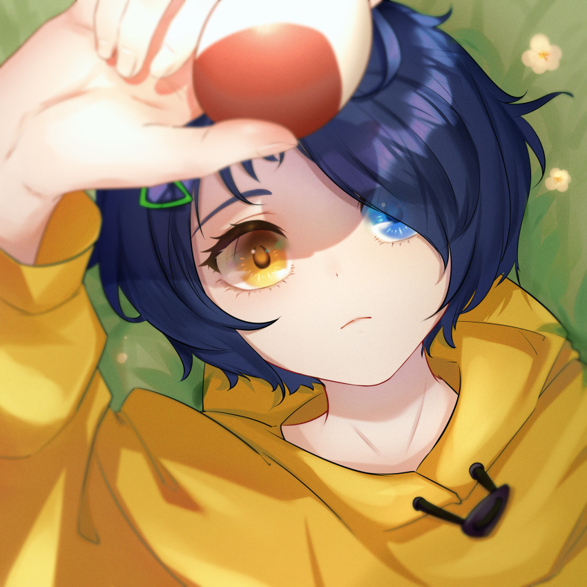 1girl absurdres arm_up blue_eyes blue_hair closed_mouth dark_blue_hair egg hair_ornament hairclip heterochromia highres holding holding_egg hood hoodie looking_at_object looking_up lying maruko_le on_back ooto_ai short_hair triangle_hair_ornament wonder_egg_priority yellow_eyes yellow_hoodie
