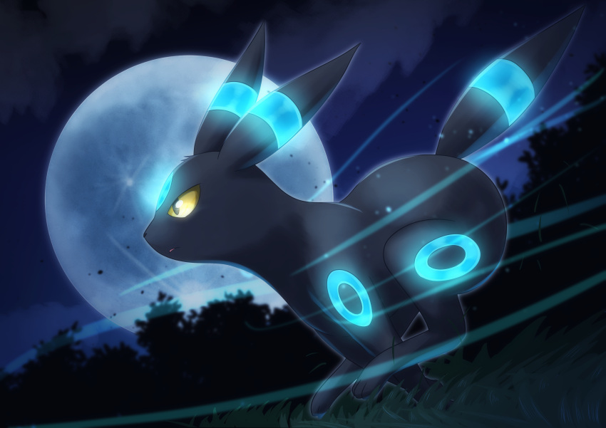 absurdres black_fur blurry commentary_request from_side gen_2_pokemon glowing_markings hatoro_kuroyoshi highres moon night no_humans outdoors parted_lips paws pokemon pokemon_(creature) running solo toes umbreon