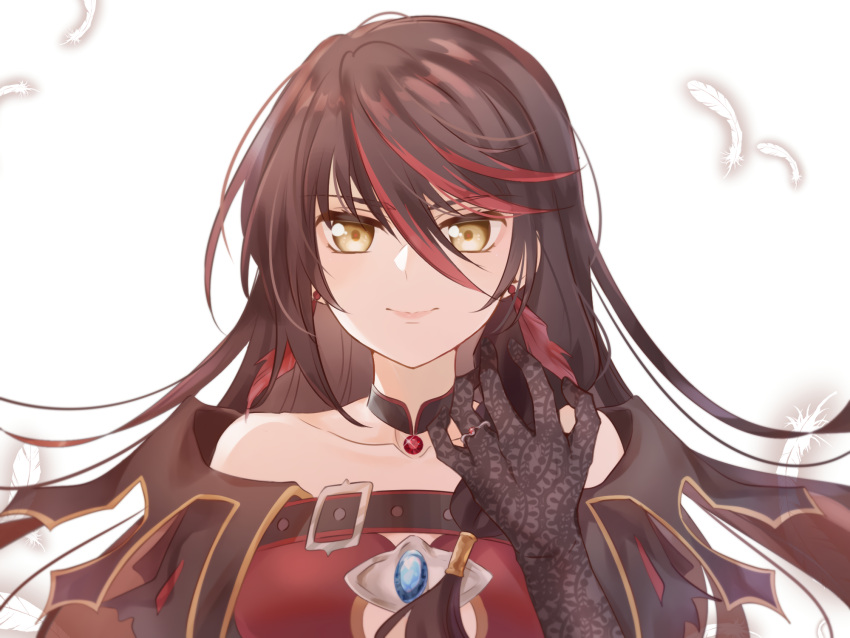 1girl bangs black_choker black_gloves brown_hair choker closed_mouth collarbone earrings elbow_gloves eyebrows_visible_through_hair floating_hair gloves hair_between_eyes highres jewelry kaiserdracon long_hair looking_at_viewer multicolored_hair red_feathers redhead simple_background smile solo swept_bangs tales_of_(series) tales_of_berseria two-tone_hair upper_body velvet_crowe white_background yellow_eyes