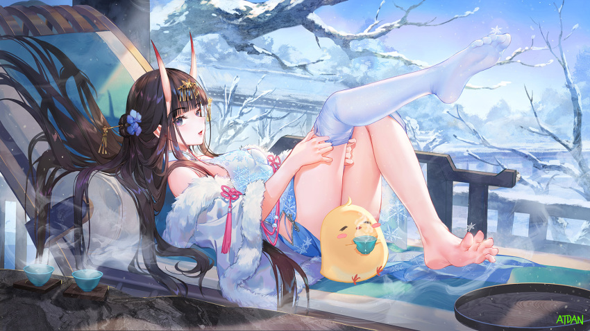 1girl atdan azur_lane bare_shoulders black_hair dress feet from_side fur_trim gradient highres horns knees_up leg_up long_hair looking_at_viewer looking_to_the_side manjuu_(azur_lane) noshiro_(azur_lane) noshiro_(fragrance_of_the_eastern_snow)_(azur_lane) off_shoulder official_alternate_costume oni_horns open_mouth revision short_dress single_thighhigh sleeveless sleeveless_dress smile solo thigh-highs thighs very_long_hair violet_eyes white_dress white_legwear