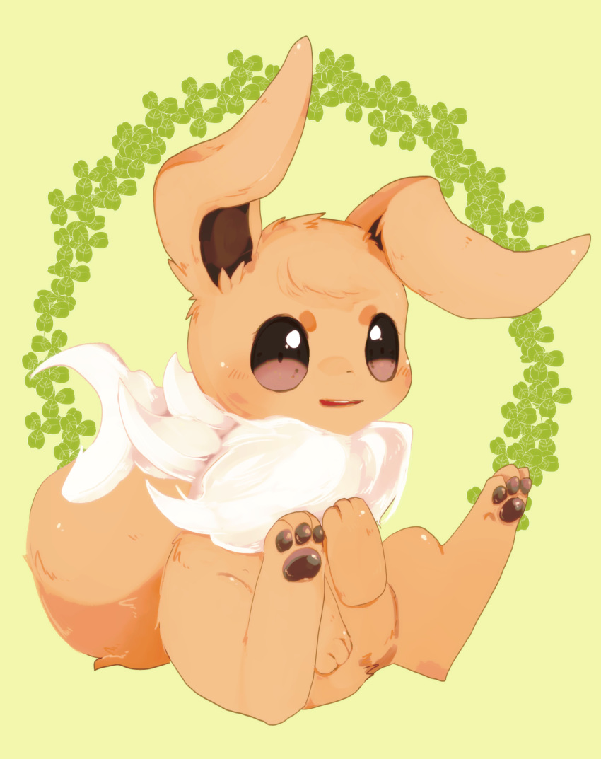 animal_focus banchiku bangs blush brown_eyes clover commentary_request eevee fluffy full_body gen_1_pokemon green_background highres light_blush no_humans open_mouth pawpads pokemon pokemon_(creature) sitting solo swept_bangs teeth