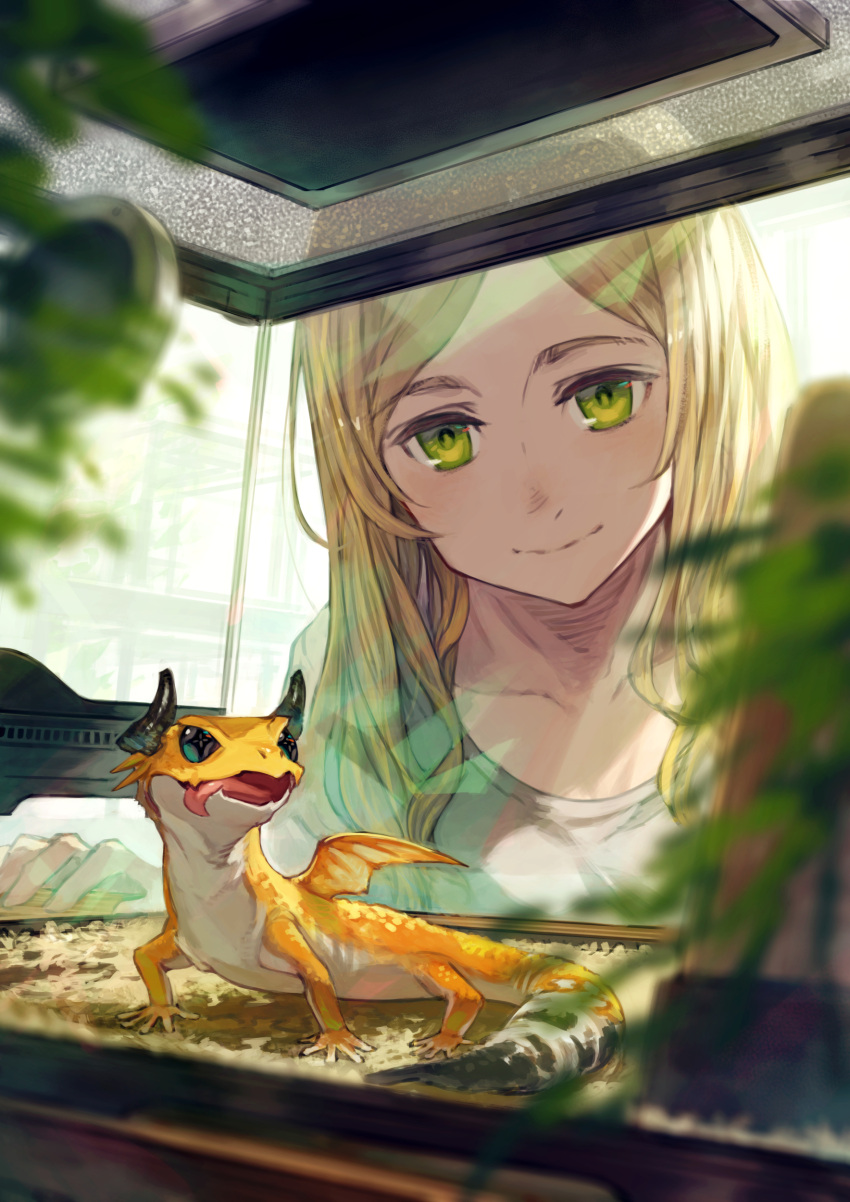 1girl absurdres animal bangs blonde_hair blurry blurry_background blurry_foreground green_eyes ground_vehicle highres indoors kusano_shinta lizard long_hair military military_vehicle motor_vehicle original parted_bangs smile solo tank