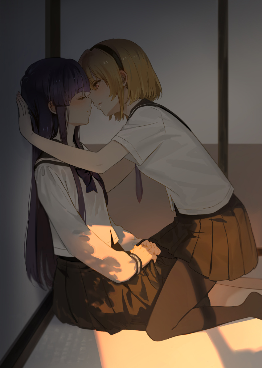 2girls arm_support bangs black_hairband black_legwear black_sailor_collar black_skirt blonde_hair blue_hair blue_neckwear blunt_bangs blush chinese_commentary closed_eyes closed_mouth commentary_request eyebrows_visible_through_hair fang feet_out_of_frame from_side furude_rika hairband highres higurashi_no_naku_koro_ni hime_cut houjou_satoko imminent_kiss indoors long_hair long_sleeves looking_at_another mixed-language_commentary multiple_girls neckerchief on_floor pantyhose parted_lips pink_eyes pleated_skirt profile sailor_collar school_uniform serafuku short_hair short_sleeves sidelocks sitting skin_fang skirt straddling usamin_(artist) yuri