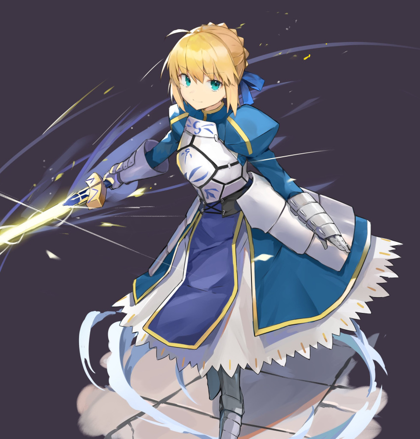 1girl ahoge armor armored_boots armored_dress artoria_pendragon_(all) blonde_hair blue_dress blue_eyes blue_ribbon boots braid breastplate dark_background dress excalibur_(fate/stay_night) eyebrows_visible_through_hair fate/stay_night fate_(series) french_braid full_body gauntlets glowing glowing_sword glowing_weapon hair_ribbon highres juliet_sleeves long_sleeves looking_at_viewer puffy_sleeves purple_background ribbon ryou_(ponpgo) saber simple_background smile solo standing sword weapon