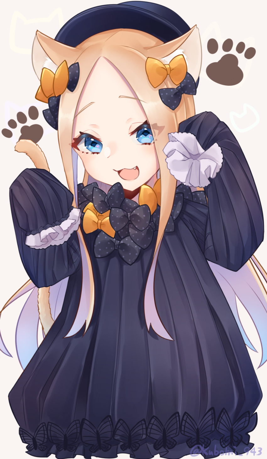 1girl abigail_williams_(fate) animal_ears bangs black_bow black_dress black_headwear blonde_hair blue_eyes bow breasts cat_ears cat_tail dress fang fate/grand_order fate_(series) forehead hair_bow hat highres kubomi_943 long_hair multiple_bows open_mouth orange_bow parted_bangs paw_pose polka_dot polka_dot_bow ribbed_dress sleeves_past_fingers sleeves_past_wrists small_breasts smile tail