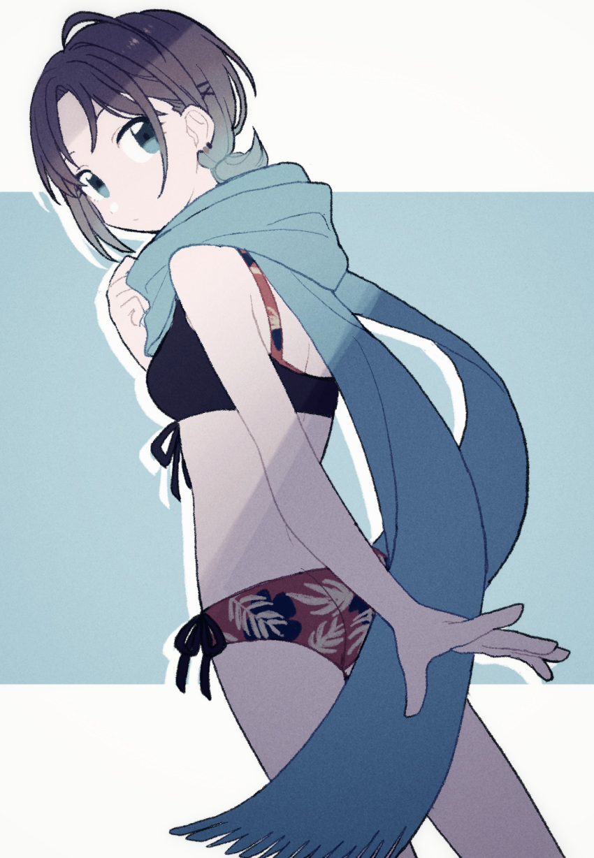 1girl asakura_tooru ass bangs bare_arms bare_shoulders bikini black_bikini black_hair blue_background blue_eyes blue_hair blue_scarf closed_mouth drop_shadow floral_print from_behind gradient_hair grey_background hair_ornament hairclip highres idolmaster idolmaster_shiny_colors looking_at_viewer looking_back multicolored_hair nonaprev parted_bangs print_bikini red_bikini scarf solo swimsuit two-tone_background x_hair_ornament