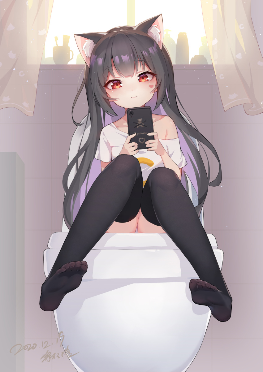 1girl absurdres animal_ear_fluff animal_ears bathroom black_hair black_legwear cat_ears cellphone commentary_request curtains dated full_body heart highres indoors long_hair naked_shirt no_shoes off_shoulder original phone red_eyes shebaotower shirt sitting smartphone soles thigh-highs toilet window zettai_ryouiki