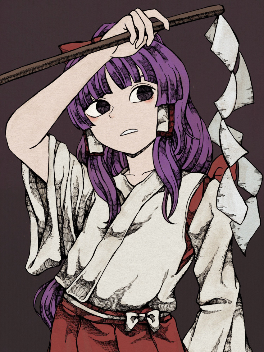 1girl awk_chan bangs blunt_bangs blush bow brown_background eyebrows_behind_hair gohei hair_bow hair_tubes hakama hakurei_reimu hakurei_reimu_(pc-98) highres holding holding_stick japanese_clothes long_hair looking_to_the_side parted_lips purple_hair red_bow red_hakama short_sleeves sidelocks simple_background solo stick touhou touhou_(pc-98) upper_body violet_eyes white_robe wide_sleeves