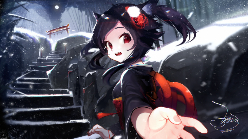 1girl animal_ears black_hair black_kimono commentary_request dated ejami ekko_(ejami) fangs flower fox_ears full_moon hair_flower hair_ornament highres japanese_clothes kimono long_sleeves looking_at_viewer looking_back moon night obi open_mouth original outdoors ponytail red_eyes red_flower sash signature snow snowing solo spider_lily stairs stone_stairs torii wallpaper