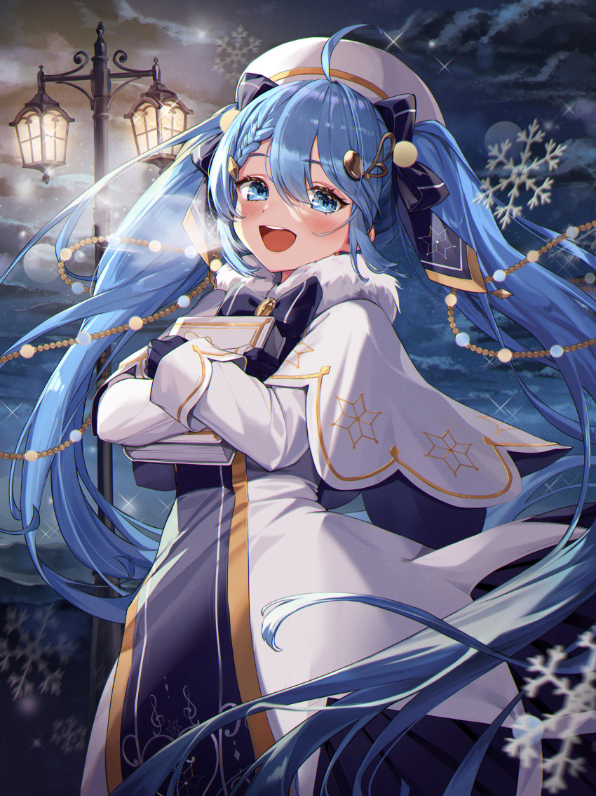 1girl :d absurdres ahoge bangs beret black_gloves black_ribbon blue_hair blush book book_hug bow braid braided_bangs capelet commentary_request dress fur-trimmed_capelet fur_trim gloves hair_ornament hat hatsune_miku highres holding holding_book kokko_(kokko3045) light_blue_hair long_hair long_sleeves looking_at_viewer night open_mouth outdoors revision ribbon smile snowflake_print snowflakes solo treble_clef twintails upper_teeth very_long_hair vocaloid white_capelet white_dress white_headwear yuki_miku yuki_miku_(2021)