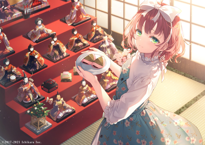 1girl blue_dress bow bow_hairband brown_hair character_request closed_mouth dress food_request from_behind green_eyes hairband hina_ningyou hinamatsuri holding holding_plate indoors long_sleeves looking_at_viewer looking_back medium_hair nijisanji plate shirt smile solo standing statue tatami toosaka_asagi watermark white_bow white_shirt