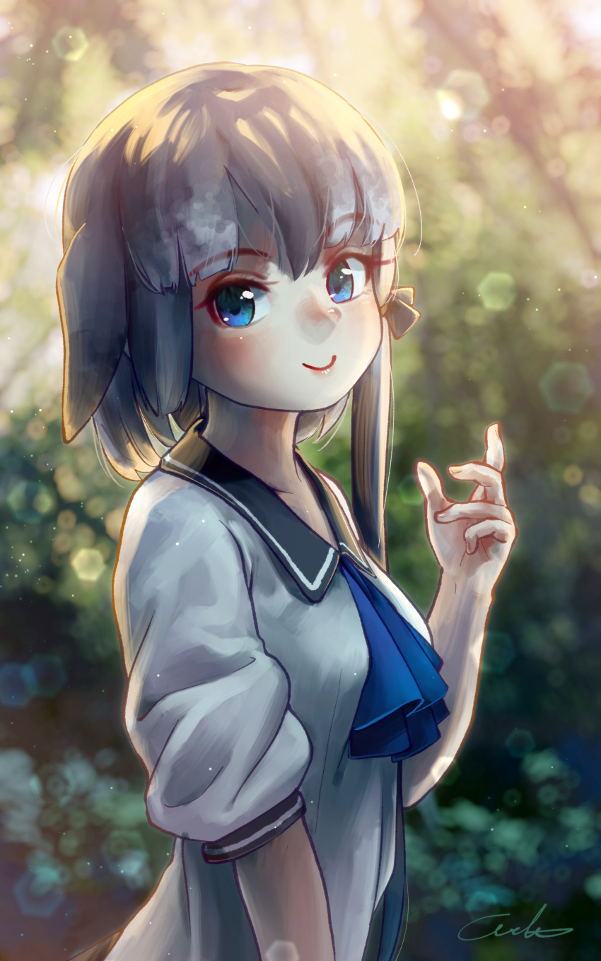 1girl absurdres ascot blue_eyes blue_neckwear blurry blurry_background bokeh commentary_request day depth_of_field eyebrows_visible_through_hair from_side grey_hair highres kemono_friends looking_at_viewer narwhal_(kemono_friends) outdoors short_hair_with_long_locks signature smile solo upper_body welt_(kinsei_koutenkyoku)
