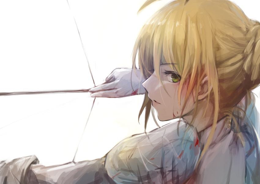 1girl absurdres ahoge artoria_pendragon_(all) bangs blonde_hair blood blood_on_face bow_(weapon) braid chinese_commentary commentary_request eyebrows_visible_through_hair fate/stay_night fate_(series) from_side gloves green_eyes hair_between_eyes hair_bun highres holding holding_bow_(weapon) holding_weapon long_sleeves looking_at_viewer medium_hair parted_lips pugwit saber simple_background solo weapon white_background white_gloves