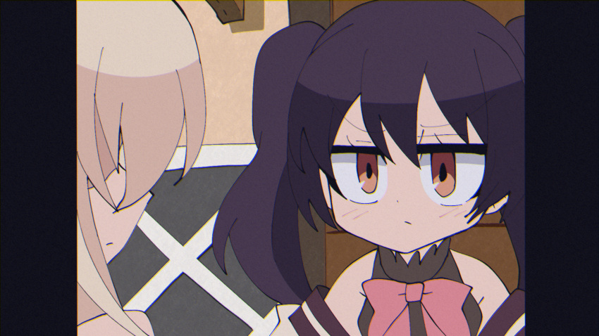 2girls bare_shoulders black_hair black_shirt bow bowtie chiya_(urara_meirochou) chromatic_aberration closed_mouth collared_shirt commentary_request eyebrows_visible_through_hair from_behind hair_between_eyes highres japanese_clothes kimono light_blush long_hair looking_at_another medium_hair multiple_girls off_shoulder pink_bow pink_neckwear red_eyes shirt si_ki_so sleeveless sleeveless_shirt twintails upper_body urara_meirochou white_hair yukimi_koume