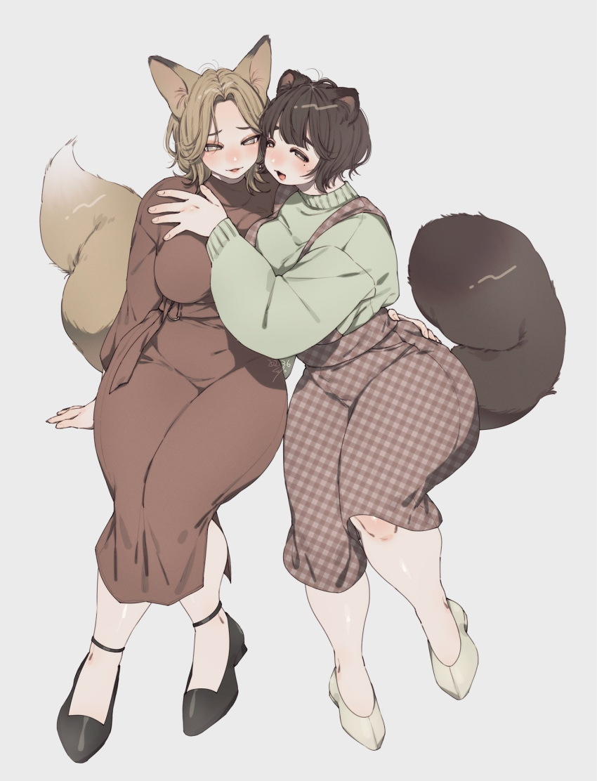 2girls :d animal_ears arm_around_waist arm_support black_footwear blonde_hair blush brown_hair brown_pants dress fox_ears fox_tail green_shirt grey_background highres invisible_chair long_dress looking_at_viewer medium_hair mole mole_under_eye multiple_girls muroku_(aimichiyo0526) open_mouth original pants parted_lips raccoon_ears raccoon_tail red_dress shirt shoes simple_background sitting smile strappy_heels tail unmoving_pattern yellow_eyes
