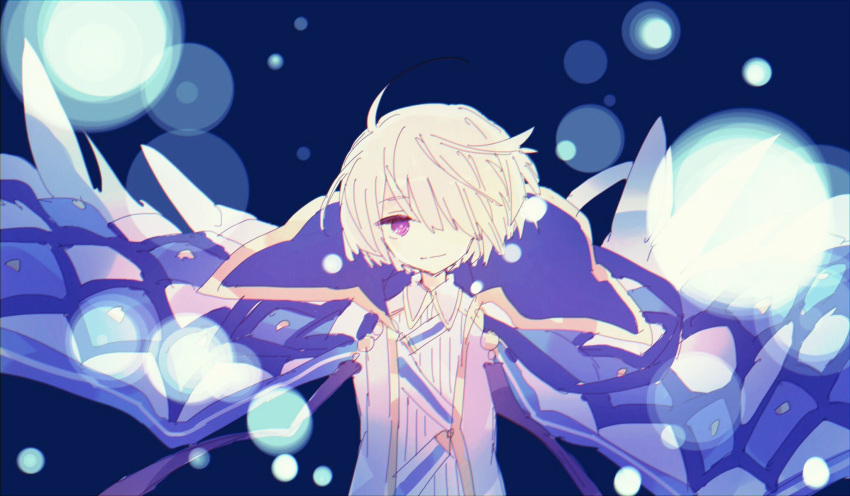 1boy ahoge bangs blue_background blue_cloak blurry bokeh character_request cloak closed_mouth coat depth_of_field eyebrows_visible_through_hair hair_over_one_eye hibi89 highres looking_at_viewer male_focus merc_storia simple_background smile solo violet_eyes white_coat white_hair