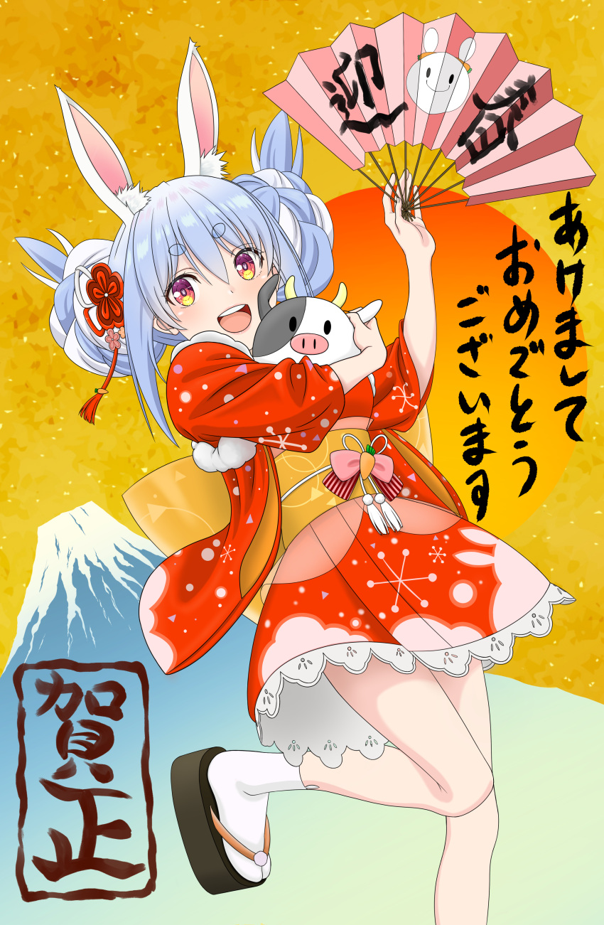 1girl :d absurdres akeome animal_ear_fluff animal_ears blue_hair braid braided_bun breasts bunny-shaped_pupils double_bun fan folding_fan happy_new_year highres hikimayu holding holding_fan hololive japanese_clothes kimono kimono_skirt knee_up leg_up long_hair looking_at_viewer multicolored_hair new_year nousagi_(usada_pekora) obi obiage obijime ogamo_tou okobo open_mouth orange_eyes paper_fan print_kimono rabbit_ears red_kimono sash short_eyebrows short_kimono small_breasts smile solo standing standing_on_one_leg tasuki thick_eyebrows two-tone_hair upper_teeth usada_pekora virtual_youtuber