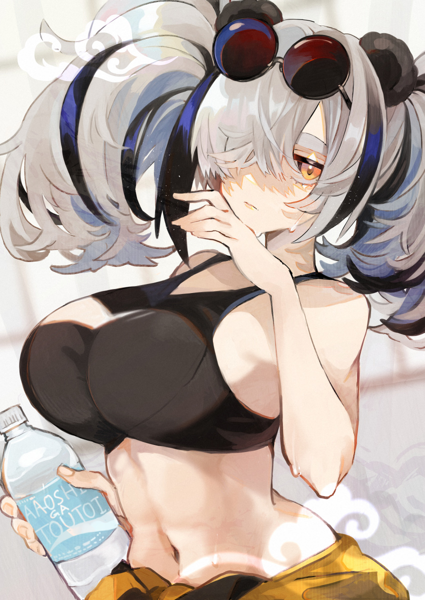 1girl aaoshigatoutoi absurdres arknights bare_arms bare_shoulders black_hair bottle breasts brown_eyes commentary crop_top eyewear_on_head feater_(arknights) feater_(dojo_star)_(arknights) grey_hair hair_over_one_eye hand_up highres large_breasts looking_at_viewer midriff multicolored_hair navel official_alternate_costume silver_hair sports_bra stomach streaked_hair sunglasses sweat twintails upper_body water_bottle