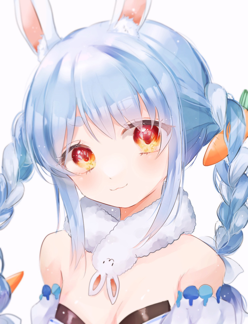 1girl :3 animal_ear_fluff animal_ears bangs bare_shoulders black_leotard blue_hair blush braid breasts carrot_hair_ornament closed_mouth commentary detached_sleeves don-chan_(usada_pekora) food_themed_hair_ornament fur_scarf hair_ornament highres hikimayu hololive leotard leotard_under_clothes long_hair looking_at_viewer multicolored_hair murasamekiri orange_eyes portrait puffy_sleeves rabbit_ears reflective_eyes scarf sidelocks simple_background small_breasts smile solo strapless strapless_leotard thick_eyebrows twin_braids twintails two-tone_hair usada_pekora virtual_youtuber white_background white_hair white_scarf white_sleeves