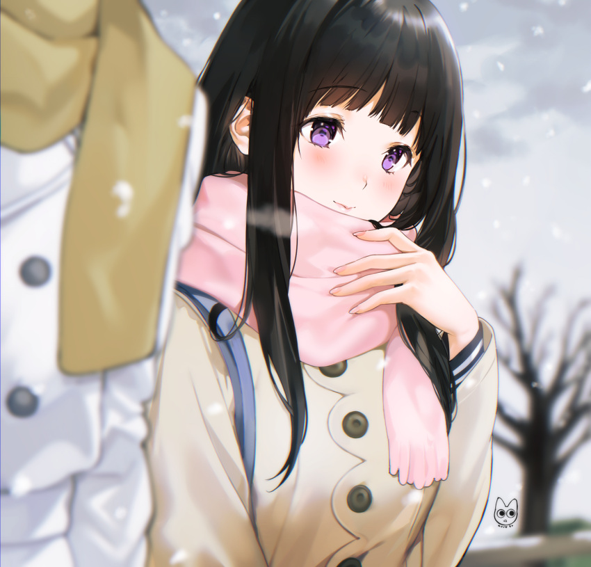 1girl 1other alternate_costume artist_logo backpack bag bangs bare_tree beige_scarf black_hair blunt_bangs blurry blurry_background blurry_foreground blush brown_scarf chitanda_eru closed_mouth commentary_request depth_of_field hand_up highres hyouka long_hair long_sleeves mery_(yangmalgage) scarf school_uniform serafuku solo_focus tree upper_body violet_eyes winter_clothes
