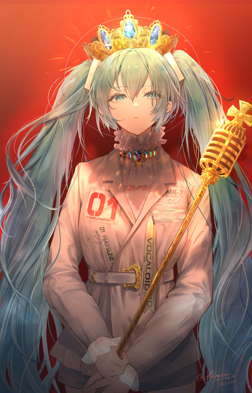 1girl absurdres alternate_costume aqua_eyes aqua_hair bangs belt character_name copyright_name crown gem hatsune_miku highres hirose_(10011) holding holding_scepter jewelry long_hair long_sleeves necklace red_background scepter signature solo very_long_hair vocaloid