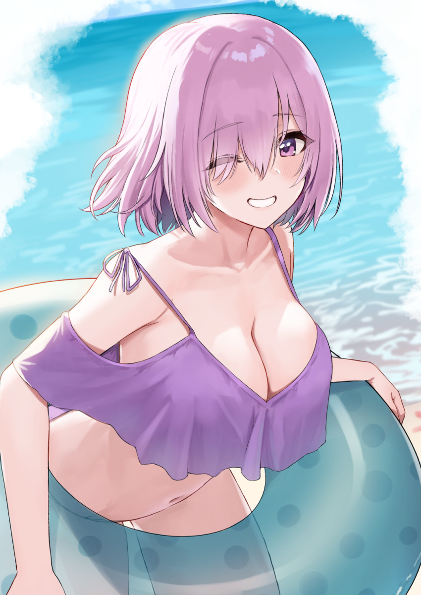 1girl arched_back ayul_(ayulneri_92) bare_shoulders bikini breasts collarbone commentary eyebrows_visible_through_hair fate/grand_order fate_(series) hair_over_one_eye highres horizon innertube large_breasts leaning_forward light_purple_hair looking_at_viewer mash_kyrielight navel ocean one_eye_closed polka_dot_innertube purple_bikini short_hair smile solo standing swimsuit thighs violet_eyes water