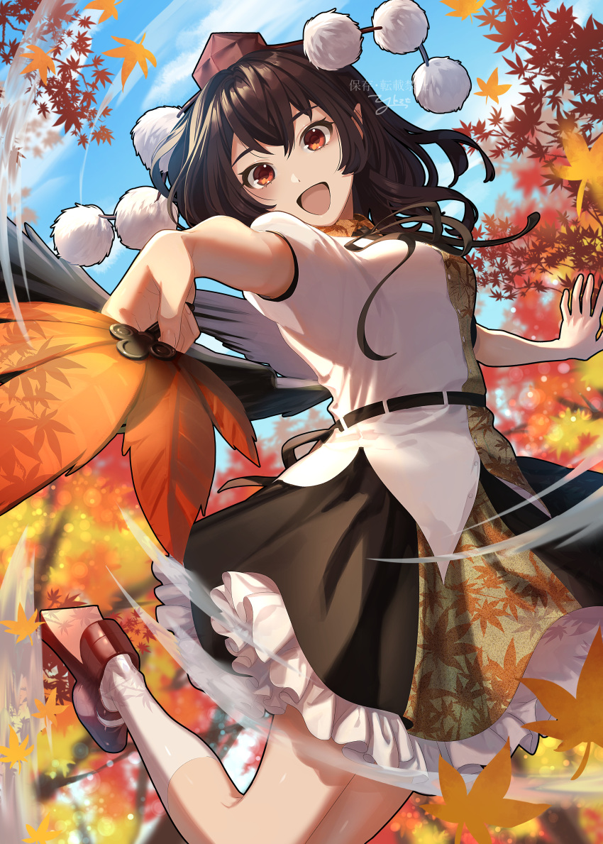 1girl absurdres bangs belt black_hair black_wings breasts frilled_skirt frills geta hat hauchiwa highres leaf leaf_print looking_at_viewer medium_breasts medium_hair pointing pointing_at_viewer pointy_ears pom_pom_(clothes) red_eyes shameimaru_aya short_sleeves skirt smile socks tengu-geta tokin_hat touhou wind wings yokujitsu