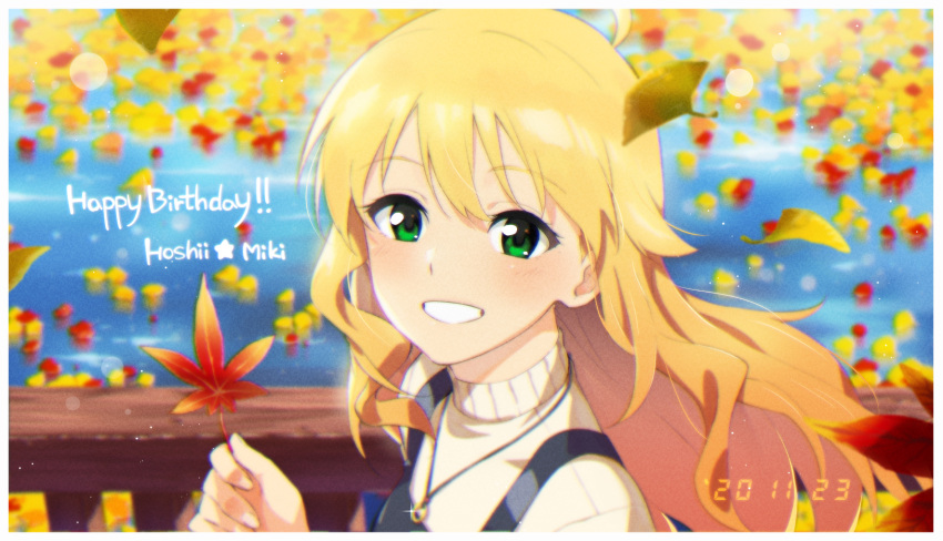 1girl bangs blonde_hair blurry blurry_background character_name dated floating_hair green_eyes grin gulim hair_between_eyes happy_birthday highres holding holding_leaf hoshii_miki idolmaster idolmaster_(classic) jewelry leaf long_hair maple_leaf pendant shiny shiny_hair smile solo sweater upper_body very_long_hair white_sweater