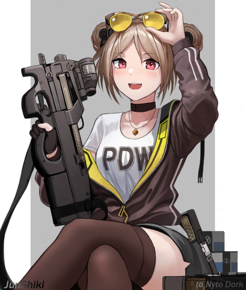 1girl artist_name bangs black_choker black_gloves black_legwear blush breasts brown_hair brown_jacket bullpup choker commentary_request crossed_legs double_bun eyebrows_visible_through_hair eyewear_on_head girls_frontline gloves gun hair_ornament hand_on_eyewear highres holding holding_weapon jacket jewelry junshiki light_brown_hair looking_at_viewer necklace open_clothes open_jacket open_mouth p90 p90_(girls_frontline) print_shirt red_eyes shirt short_hair simple_background single_glove sitting smile solo submachine_gun sunglasses thigh-highs weapon white_shirt