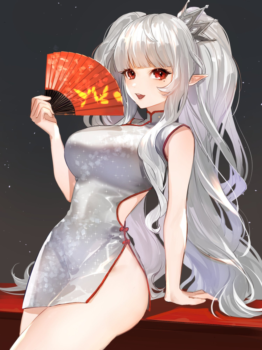 1girl bangs breasts china_dress chinese_clothes commission crown dress english_commentary eyebrows_behind_hair fan highres holding holding_fan kireitsu large_breasts leaning_back long_hair looking_at_viewer mole mole_under_eye nima_(niru54) open_mouth pointy_ears red_eyes second-party_source silver_dress silver_hair skeb_commission solo sumiko_himeko twintails very_long_hair virtual_youtuber