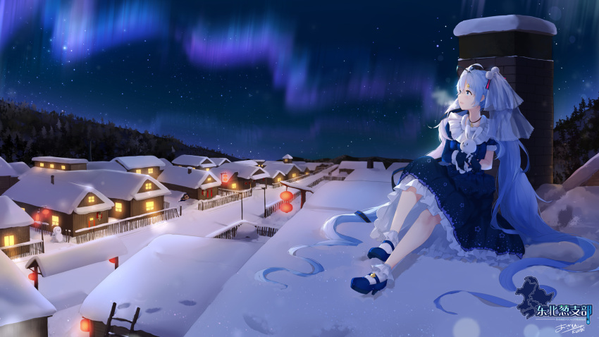 1girl asahi_kuroi asymmetrical_sleeves aurora blue_dress blue_eyes blue_footwear blue_gloves blue_hair bobby_socks chimney commentary_request dress fence forest frilled_dress frills fur-trimmed_sleeves fur_trim gloves hatsune_miku high_heels highres house long_hair long_sleeves looking_away looking_to_the_side nature night night_sky outdoors rabbit_yukine rooftop shoes short_sleeves signature sitting sky snow socks solo star_(sky) starry_sky translation_request tree very_long_hair vocaloid white_legwear yuki_miku