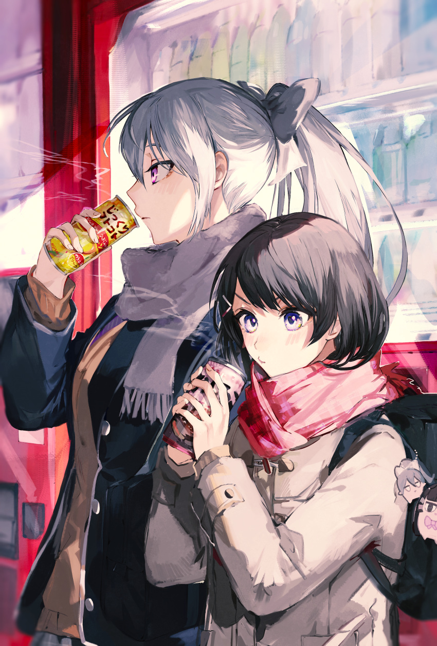 2girls absurdres bag beige_jacket black_hair black_jacket bow can hair_between_eyes hair_bow height_difference highres higuchi_kaede holding holding_can jacket keychain long_hair mtmtomt328 multiple_girls nijisanji outdoors ponytail scarf silver_hair standing tsukino_mito vending_machine violet_eyes virtual_youtuber