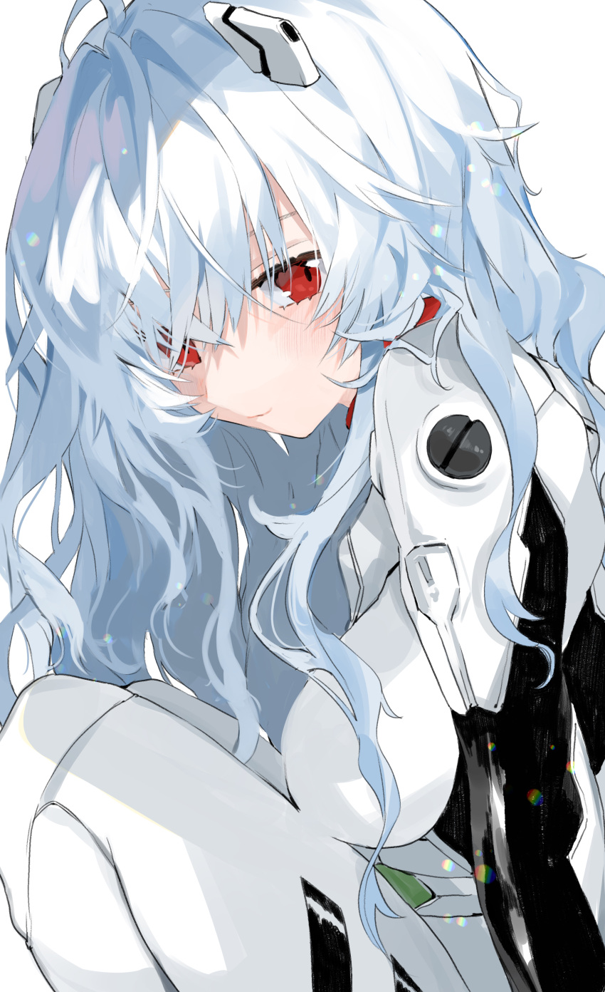 1girl aano_(10bit) absurdres alternate_hair_length alternate_hairstyle ayanami_rei bangs blue_hair blush bodysuit breasts closed_mouth from_side hair_ornament highres knees_up long_hair looking_at_viewer looking_to_the_side medium_breasts neon_genesis_evangelion plugsuit red_eyes simple_background sitting smile solo very_long_hair wavy_hair white_background white_bodysuit