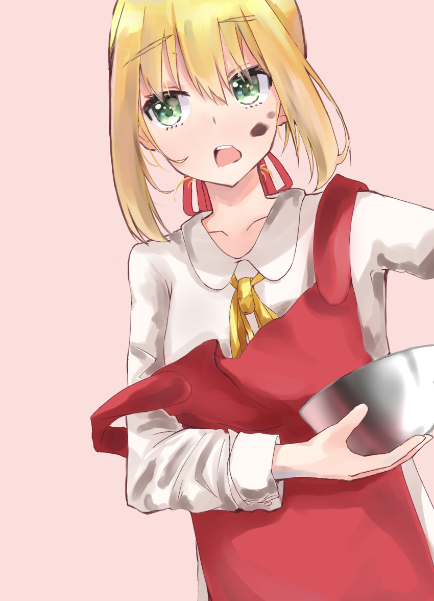 1girl absurdres akagikou apron bangs blonde_hair bowl brown_background collarbone collared_shirt commentary_request eyebrows_visible_through_hair fate/extra fate_(series) food food_on_face green_eyes hair_between_eyes hair_ribbon highres holding holding_bowl looking_away looking_to_the_side neck_ribbon nero_claudius_(fate) nero_claudius_(fate)_(all) open_mouth red_apron red_ribbon ribbon shirt sidelocks simple_background solo upper_teeth white_shirt yellow_ribbon