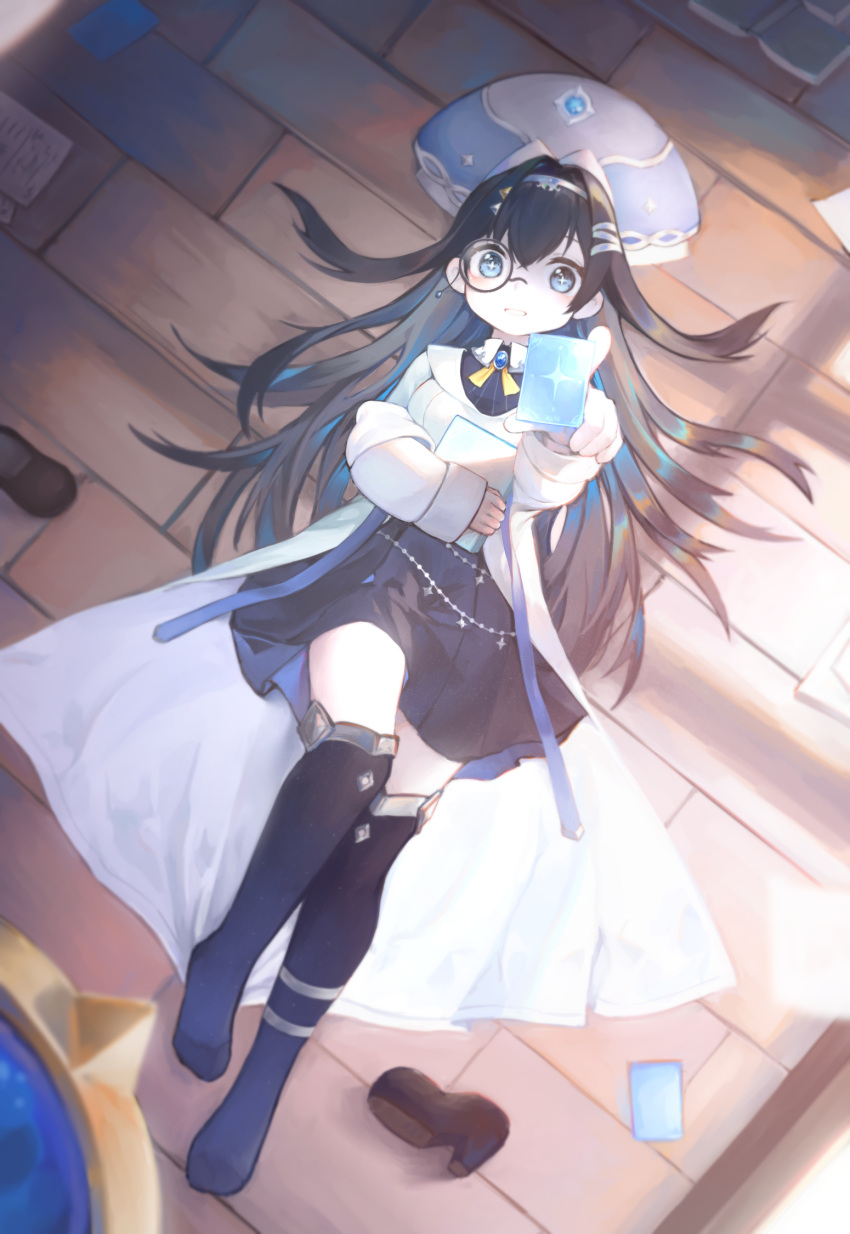 +_+ 1girl an_ge_li_ya_si bangs black_hair black_skirt blue_eyes blue_headwear blue_sweater breasts card chinese_commentary footwear_removed hair_behind_ear high_heels highres holding holding_card hololive hololive_china jacket lying medium_breasts monocle off_shoulder on_back rosalyn_(hololive) second-party_source skirt solo sweater thigh-highs virtual_youtuber white_jacket younger