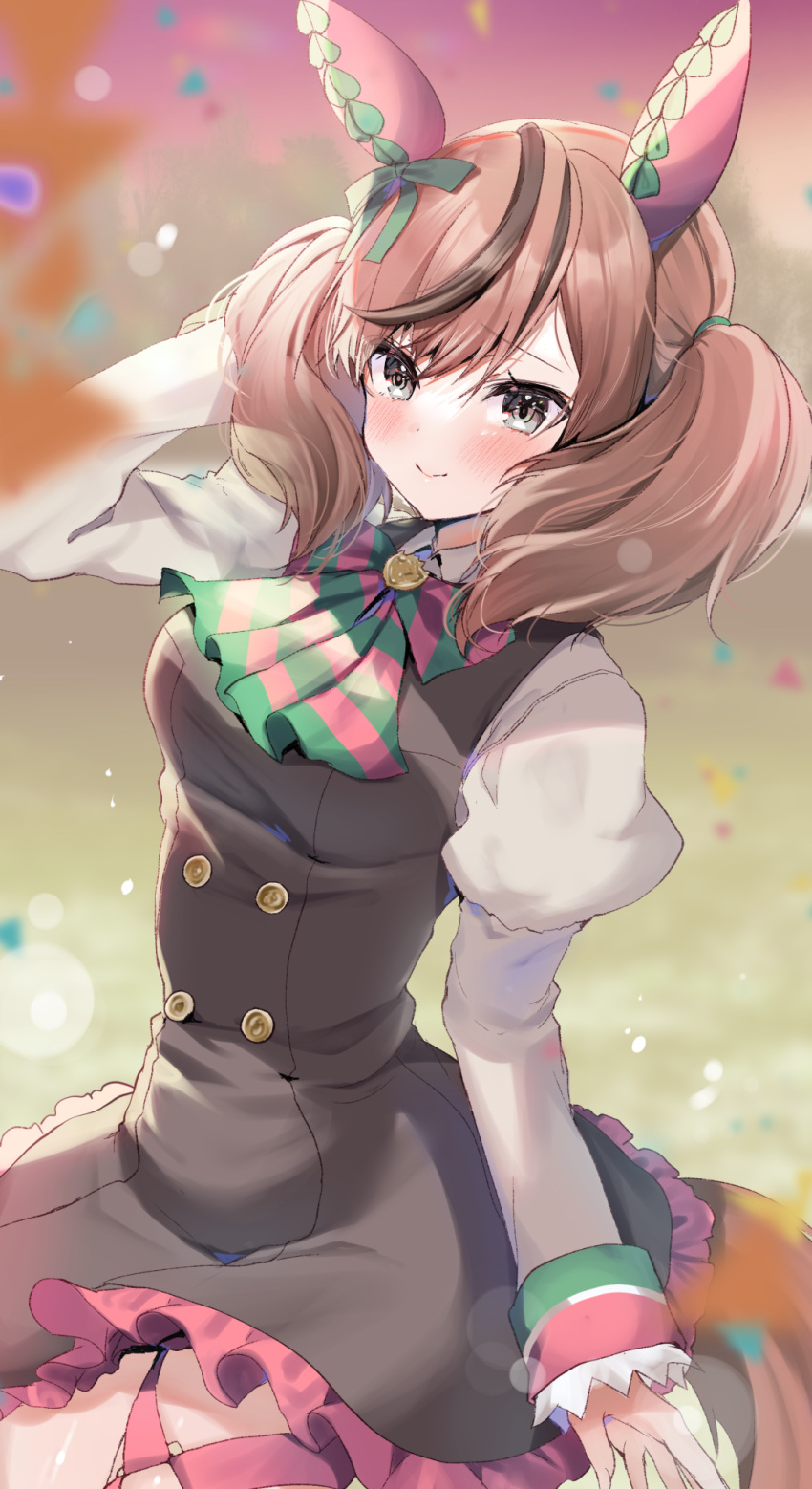 1girl animal_ears ayuma_sayu blush brown_hair closed_mouth commentary_request eyebrows_visible_through_hair grey_eyes hand_up highres horse_ears horse_girl horse_tail long_sleeves looking_at_viewer multicolored_hair nice_nature_(umamusume) puffy_long_sleeves puffy_sleeves short_hair smile solo streaked_hair tail twintails umamusume