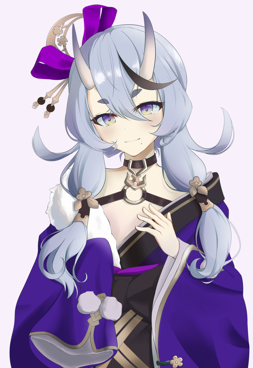 1girl black_hair bow choker fur_trim fuuraiyuu hair_bow hair_ornament hair_tubes hairpin highres horns japanese_clothes kimono long_hair long_sleeves looking_at_viewer mole mole_under_mouth multicolored_hair nijisanji o-ring obi off_shoulder oni_horns pointy_ears purple_hair purple_kimono purple_theme rindou_mikoto sash short_kimono skin-covered_horns sleeves_past_fingers sleeves_past_wrists smile solo streaked_hair thick_eyebrows violet_eyes white_background wide_sleeves