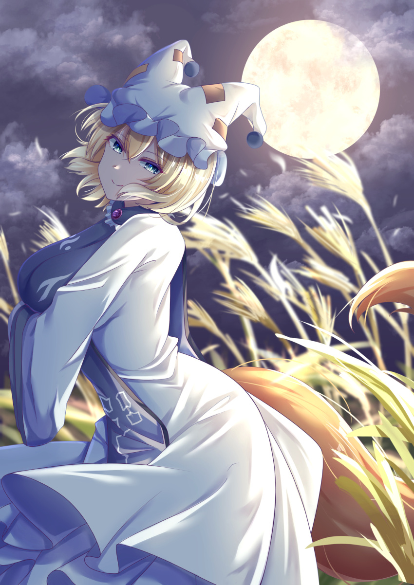 1girl bangs blonde_hair blue_eyes breasts closed_mouth clouds dress eyebrows_visible_through_hair fox_tail from_side full_moon hands_together hat highres large_breasts long_sleeves looking_at_viewer mirufui moon multiple_tails night outdoors pillow_hat short_hair smile solo standing tabard tail touhou wheat wheat_field white_dress white_headwear wide_sleeves wind yakumo_ran