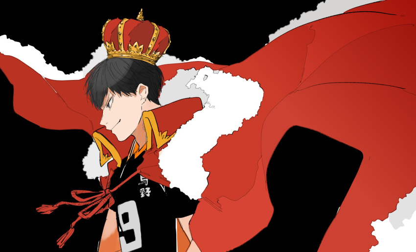 &gt;:) 1boy bangs black_background black_hair cape crown fur_trim haikyuu!! highres kageyama_tobio looking_away male_focus profile short_hair simple_background smile solo sportswear standing tatami06 upper_body volleyball_uniform