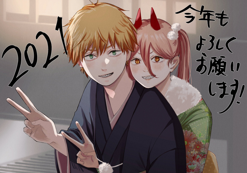 +_+ 1boy 1girl 2021 alternate_hairstyle aqua_eyes black_kimono blonde_hair blush box chainsaw_man commentary demon_horns denji_(chainsaw_man) donation_box eyelashes floral_print fur-trimmed_kimono fur_trim green_kimono grin hair_between_eyes head_on_another's_shoulder highres horns hug hug_from_behind japanese_clothes kimono lips long_hair new_year obi pink_hair power_(chainsaw_man) sash sharp_teeth short_hair smile teeth toukaairab twintails upper_body v yellow_eyes yukata