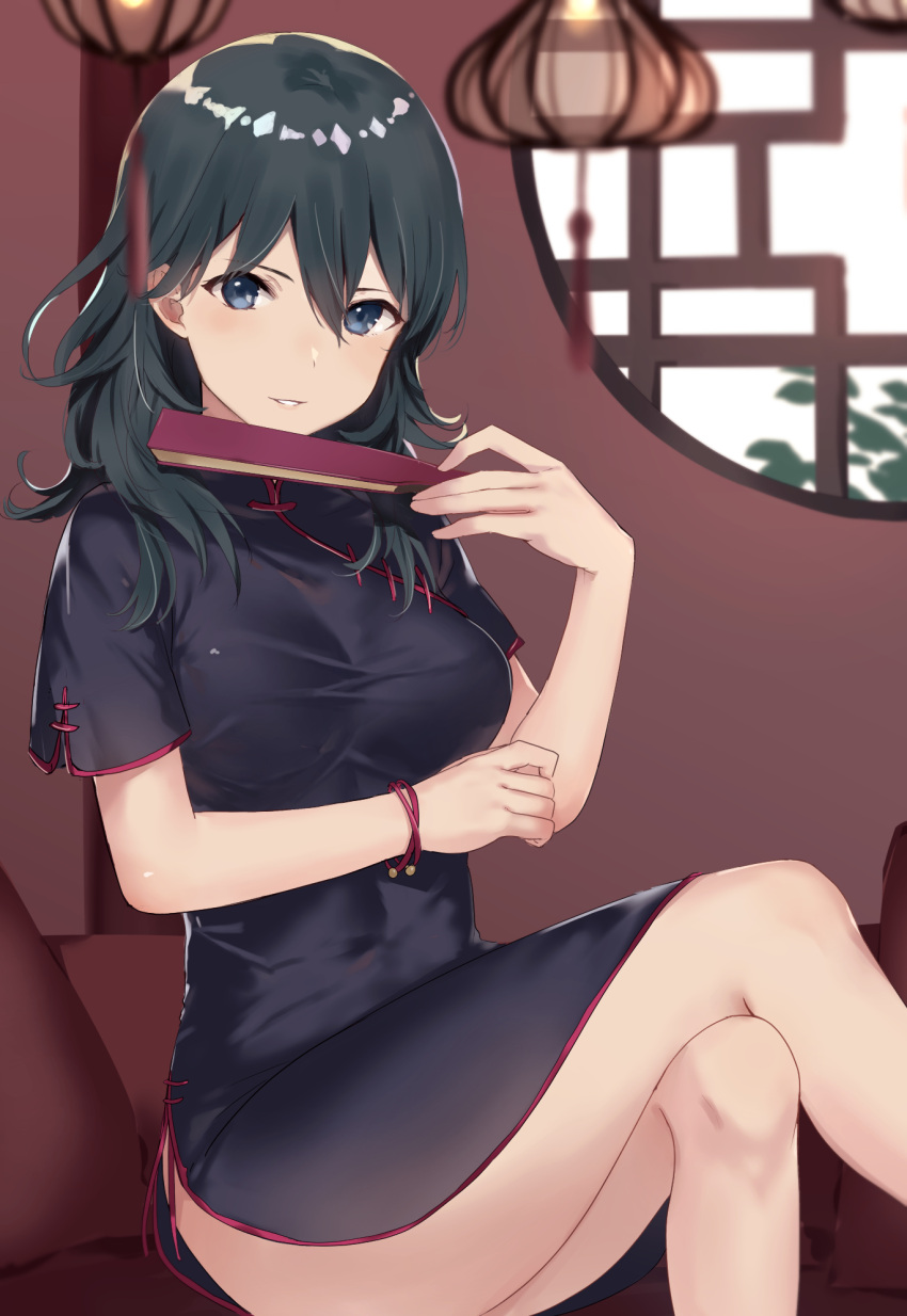 1girl alternate_costume bangs black_dress black_hair blue_eyes blurry blurry_foreground bracelet breasts byleth_(fire_emblem) byleth_eisner_(female) china_dress chinese_clothes closed_fan commentary_request crossed_legs dress fan fire_emblem fire_emblem:_three_houses folding_fan hair_between_eyes hand_up haru_(nakajou-28) highres holding holding_fan indoors jewelry large_breasts long_hair looking_at_viewer parted_lips shiny shiny_skin short_sleeves side_slit sidelocks sitting solo thighs