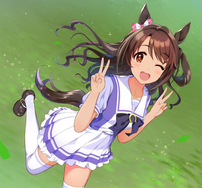 1girl ;d alternate_costume animal_ears blush bow brown_eyes brown_hair double_v grass green_background hair_bow horse_ears horse_girl horse_tail idolmaster idolmaster_cinderella_girls kemonomimi_mode leg_up loafers long_hair looking_at_viewer natsuya one_eye_closed one_side_up open_mouth pleated_skirt sailor_collar school_uniform shimamura_uzuki shoes short_sleeves skirt smile solo sparkle striped striped_legwear tail thigh-highs tracen_school_uniform umamusume v white_legwear white_skirt