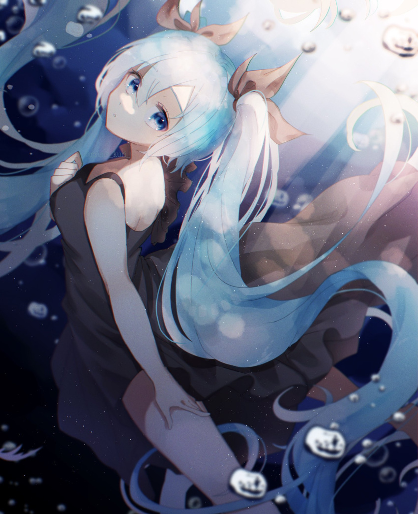 1girl air_bubble aqua_eyes aqua_hair bare_shoulders black_bow black_dress bow bubble commentary dress feet_out_of_frame from_behind hair_bow hand_on_own_chest hand_on_own_thigh hatsune_miku highres long_hair looking_at_viewer looking_back mame_kuri parted_lips shinkai_shoujo_(vocaloid) solo submerged twintails underwater very_long_hair vocaloid