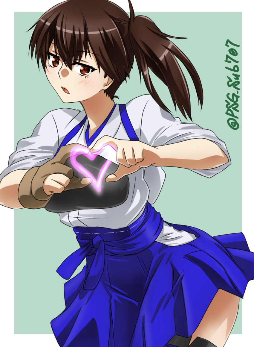 1girl akito_(sub707) black_legwear blue_hakama border brown_eyes brown_hair cowboy_shot green_background hakama hakama_skirt heart heart_hands highres japanese_clothes kaga_(kancolle) kantai_collection long_hair looking_at_viewer muneate side_ponytail solo tasuki thigh-highs twitter_username two-tone_background white_border