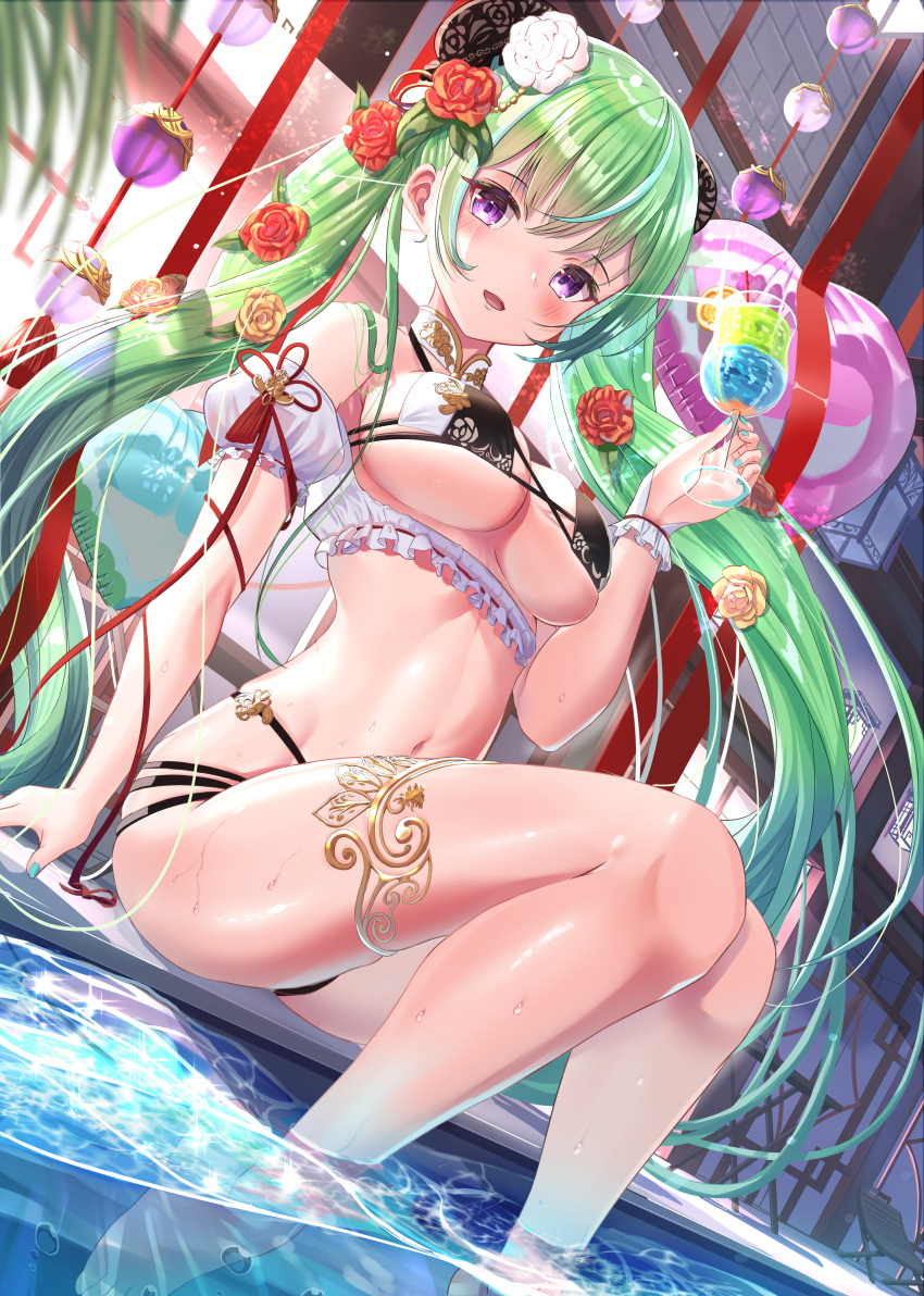 1girl absurdres bare_arms bare_legs bare_shoulders barefoot bikini black_bikini breasts cup drink drinking_glass drinking_straw flower green_hair hair_flower hair_ornament highres holding holding_cup huge_filesize light_smile long_hair looking_at_viewer medium_breasts nail_polish navel original poolside red_flower smile soaking_feet solo stomach swimsuit twintails under_boob very_long_hair violet_eyes wanderlucia water wet white_flower