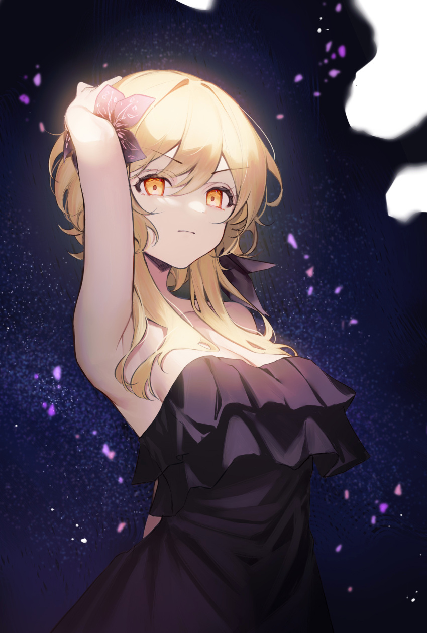 1girl alternate_costume arm_above_head arm_up bangs bare_shoulders black_dress blonde_hair breasts commentary dress eyebrows_visible_through_hair flower genshin_impact hair_between_eyes hair_flower hair_ornament highres looking_at_viewer lumine_(genshin_impact) medium_breasts orange_eyes short_hair_with_long_locks sleeveless sleeveless_dress solo strapless strapless_dress tia_(tia_1207) upper_body