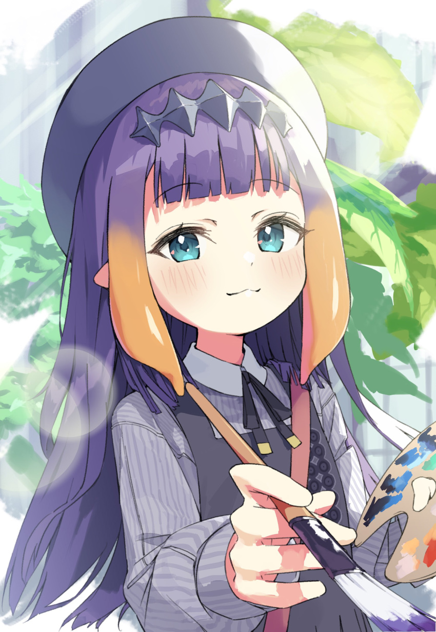 1girl :3 absurdres apron bangs beret blue_eyes blush day gradient_hair hat highres holding holding_paintbrush hololive light_rays long_hair looking_at_viewer multicolored_hair ninomae_ina'nis okarin_(tennisofoka) outdoors paintbrush palette purple_hair solo upper_body