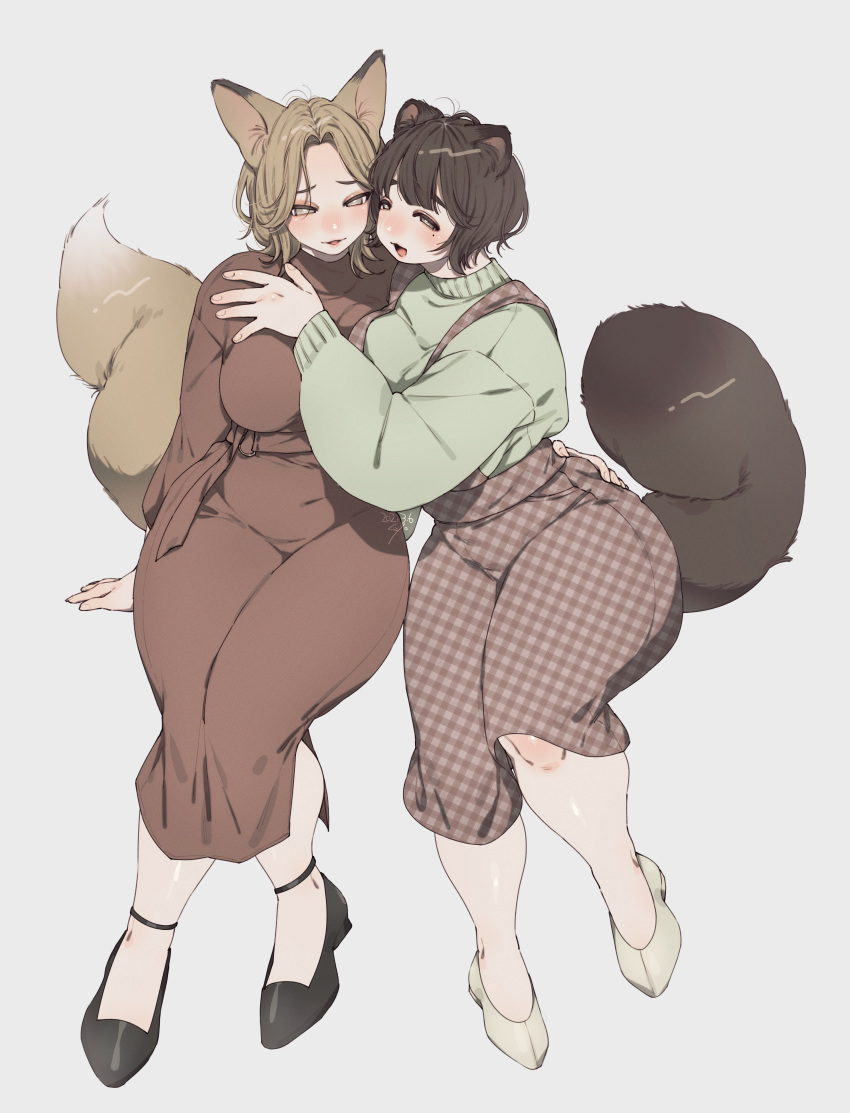 2girls :d absurdres animal_ears arm_around_waist arm_support black_footwear blonde_hair blush brown_hair brown_pants dress fox_ears fox_tail green_shirt grey_background highres huge_filesize invisible_chair long_dress looking_at_viewer medium_hair mole mole_under_eye multiple_girls muroku_(aimichiyo0526) open_mouth original pants parted_lips plump raccoon_ears raccoon_tail red_dress shirt shoes simple_background sitting smile strappy_heels tail unmoving_pattern yellow_eyes yuri